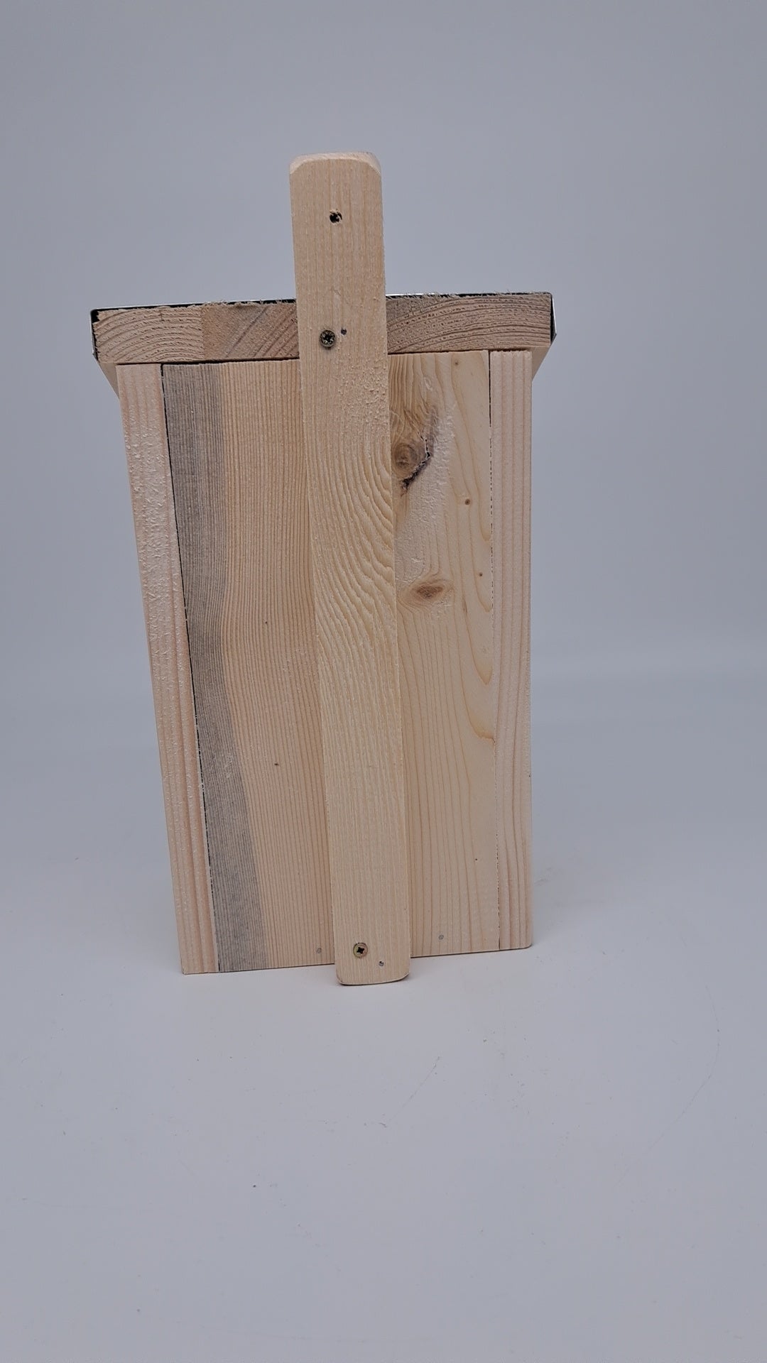 Nesting box nesting cave for birds bird house nesting box for hanging breeding cavity with a tin roof with an entry hole 45mm nature (N1)