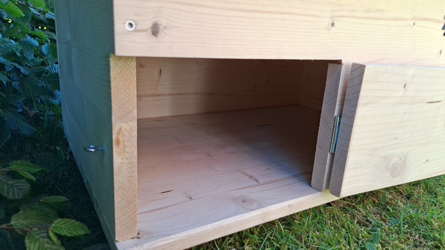 Schildkrötenhaus mit verschließbarem Eingang Boden und abnehmbares Dach aus 18mm starkem Fichtenvollholz 2x wetterfest imprägniert (SK12N)