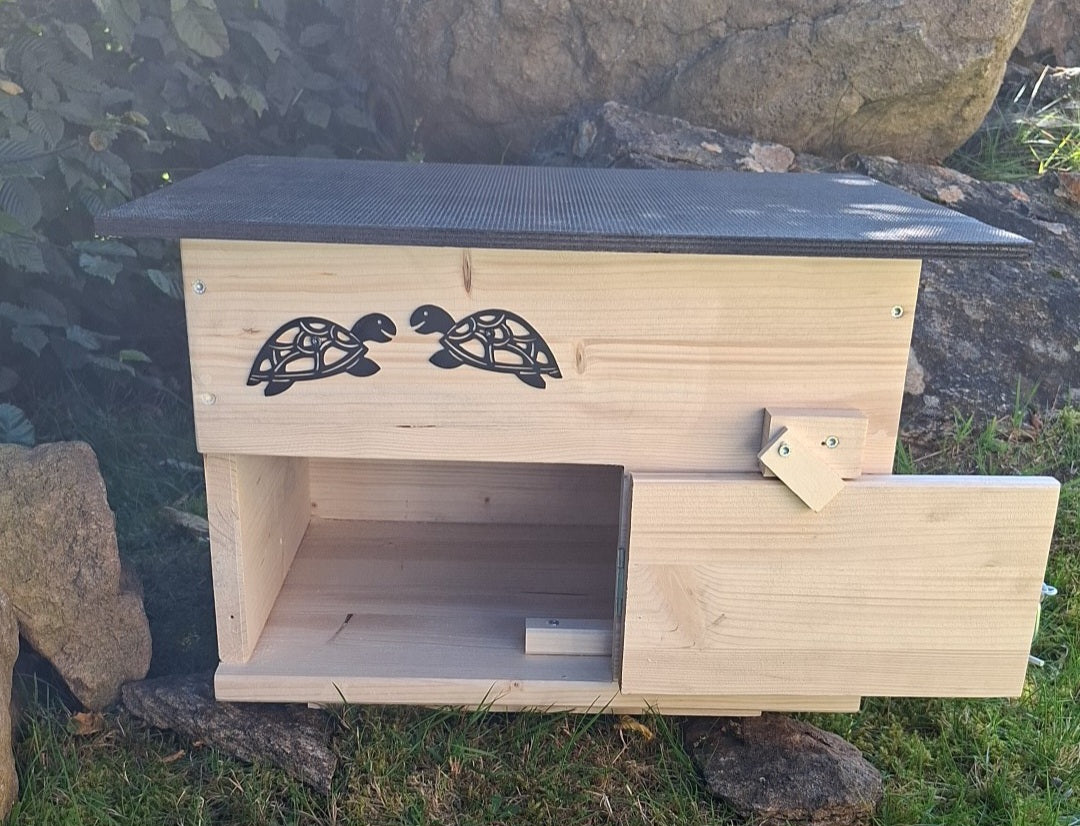 Schildkrötenhaus mit verschließbarem Eingang Boden und abnehmbares Dach aus 18mm starkem Fichtenvollholz 2x wetterfest imprägniert (SK11N)