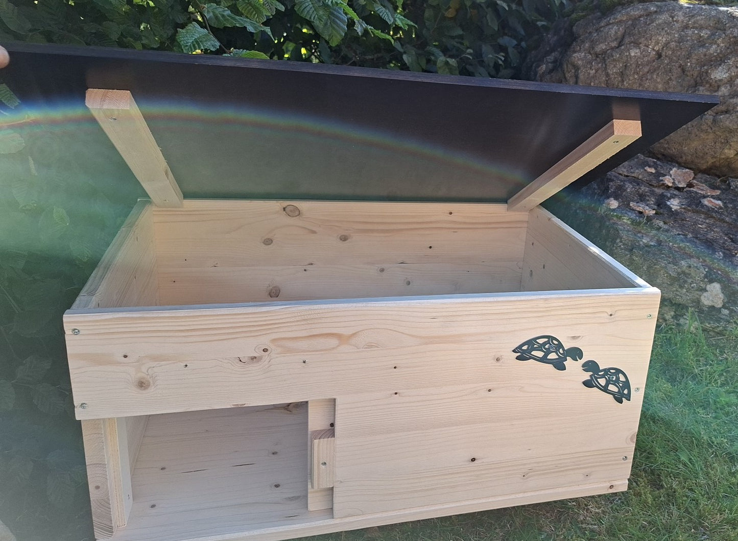 Schildkrötenhaus mit verschließbarem Eingang, Boden und abnehmbares Dach aus 18mm starkem Fichtenvollholz 2x wetterfest imprägniert (SK02N)