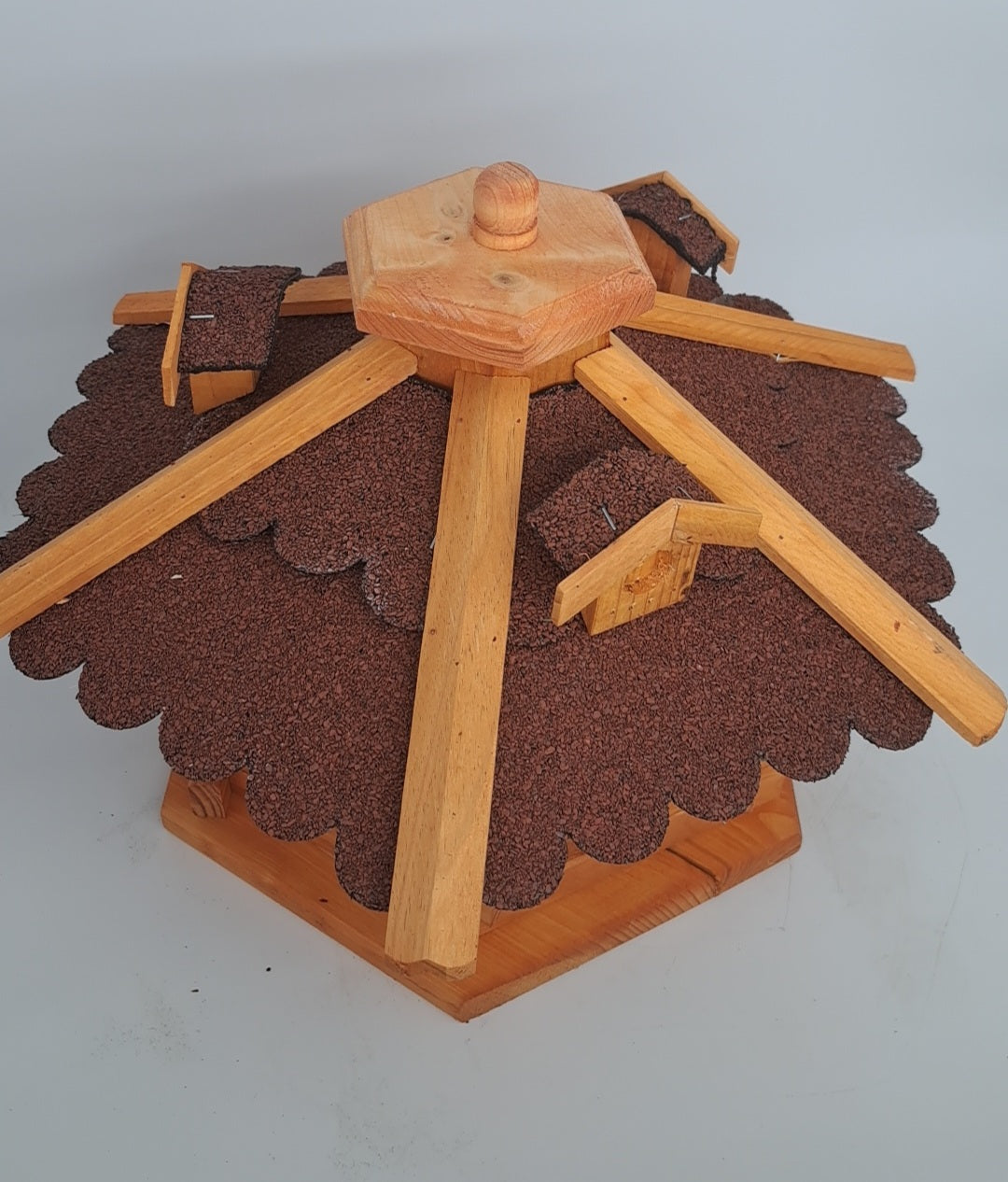 Vogelhaus Futtersilo Futterhaus Vogelfutter Vogelvilla Vogel im Blockhausstil braun (VB)