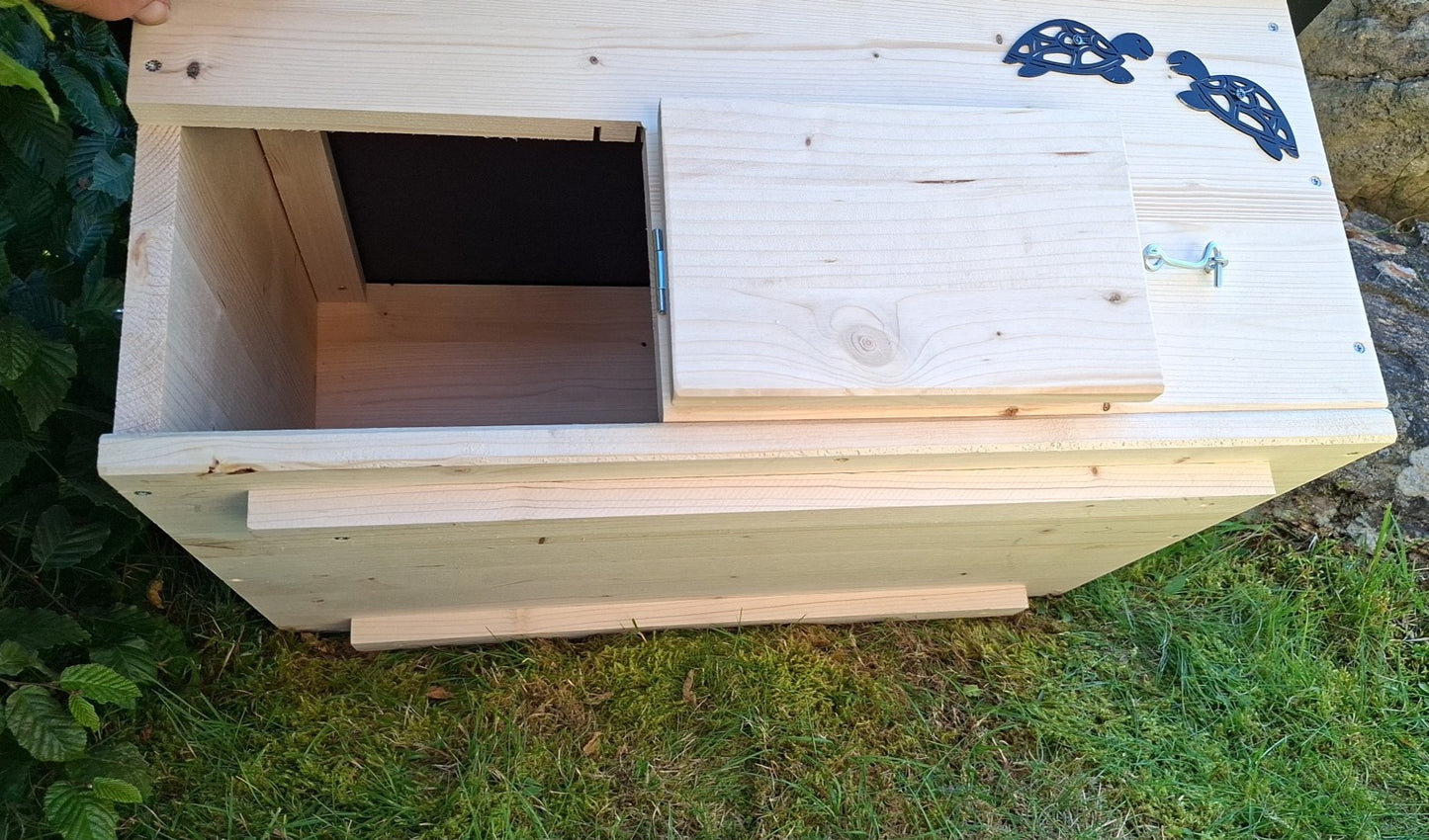 Schildkrötenhaus mit verschließbarem Eingang Boden und abnehmbares Dach aus 18mm starkem Fichtenvollholz 2x wetterfest imprägniert (SK12N)