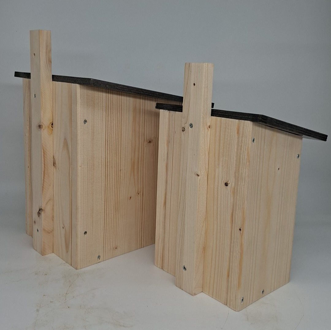 Nesting box nesting cave for birds bird house nesting box for hanging brood cavity with a sheet metal roof with entry hole and a socket rod nature in the 2 Set