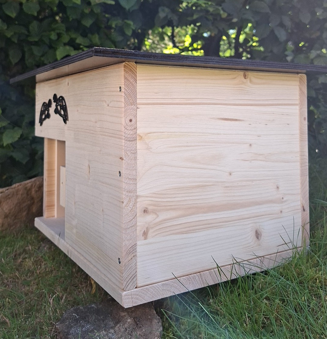 Schildkrötenhaus mit verschließbarem Eingang Boden und abnehmbares Dach aus 18mm starkem Fichtenvollholz 2x wetterfest imprägniert (SK01N)