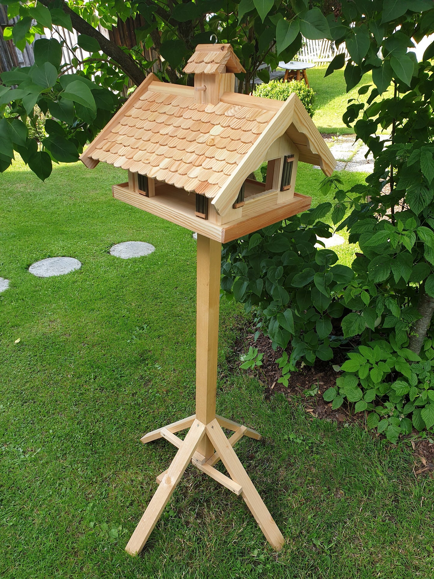 XXL bird house feeding house larch wood roof Almhütte with or without stands house A1