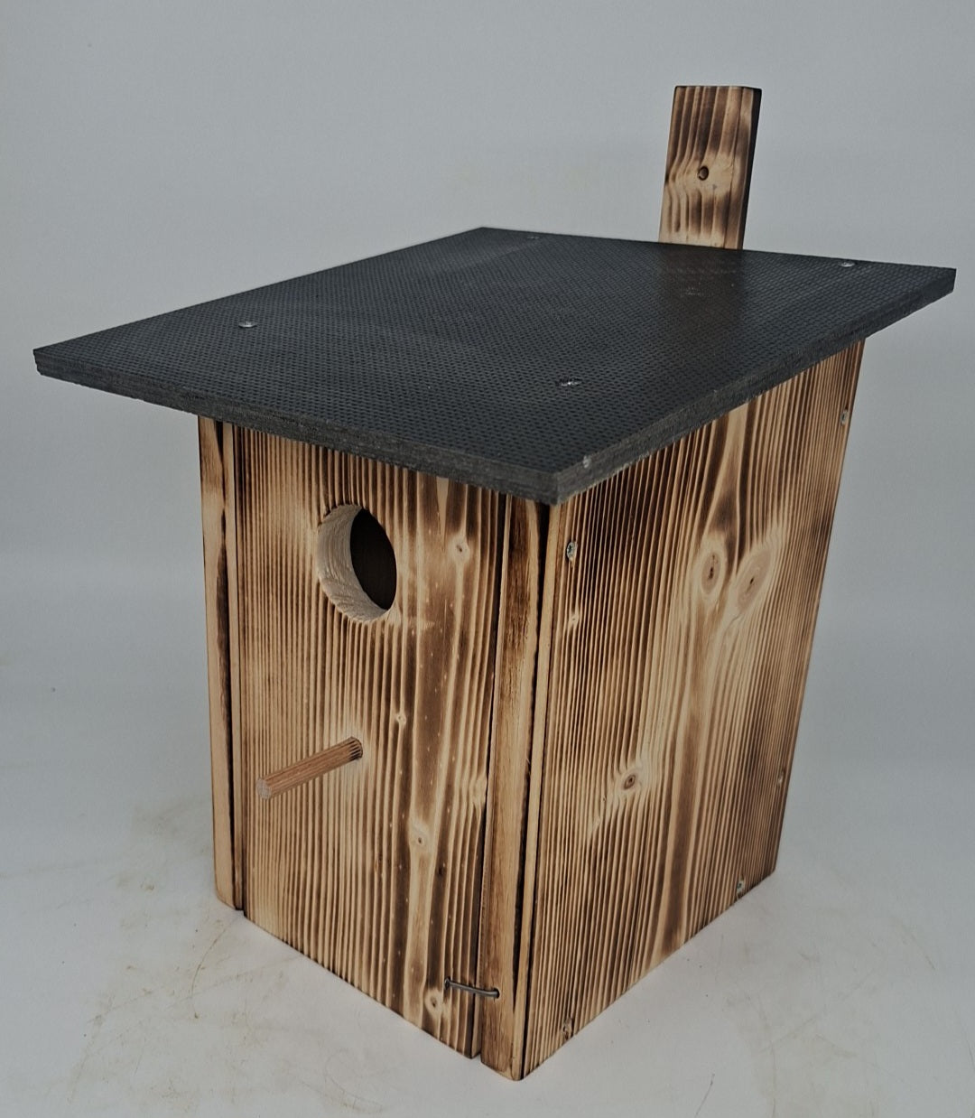 Nesting box nesting cave for birds bird house nesting box for hanging brood cavity with sheet metal roof with an entry hole 45mm flamed (N1G)