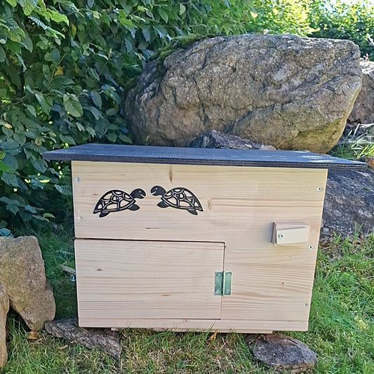 Schildkrötenhaus mit verschließbarem Eingang Boden und abnehmbares Dach aus 18mm starkem Fichtenvollholz 2x wetterfest imprägniert (SK11N)