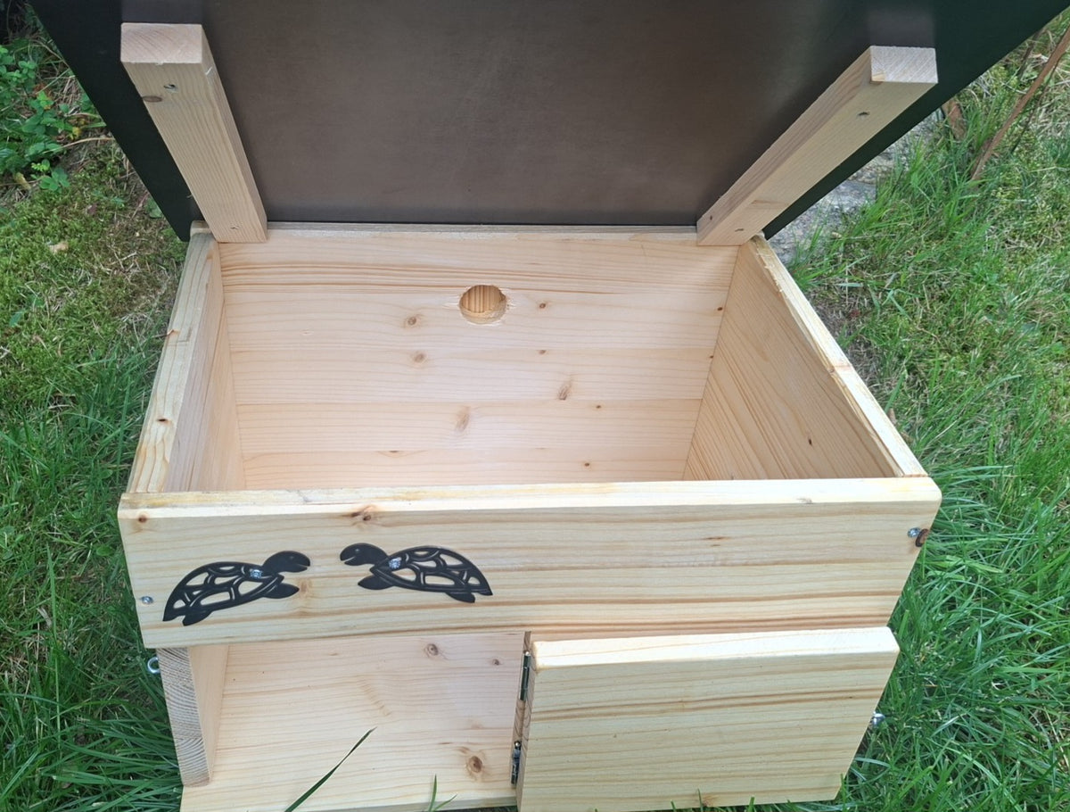 Schildkrötenhaus mit verschließbarem Eingang mit Boden und abnehmbares Dach aus 18mm starkem Fichtenvollholz 2x wetterfest imprägniert (SK11N)