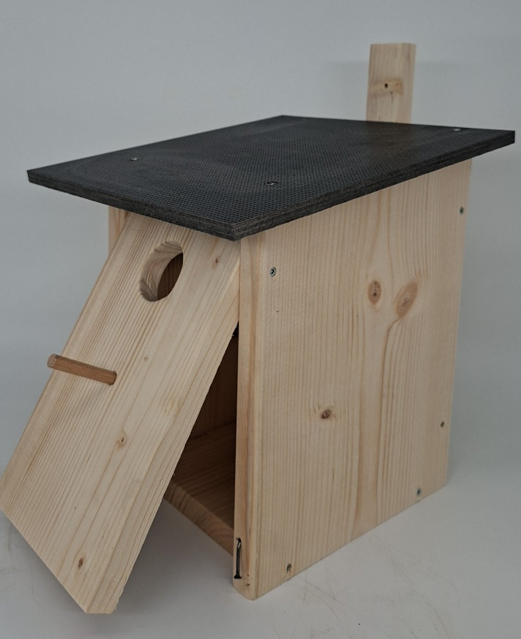 Nesting box nesting cave for birds bird house nesting box for hanging breeding cavity with a tin roof with an entry hole 45mm nature (N1)
