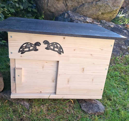 Schildkrötenhaus mit verschließbarem Eingang Boden und abnehmbares Dach aus 18mm starkem Fichtenvollholz 2x wetterfest imprägniert (SK01N)